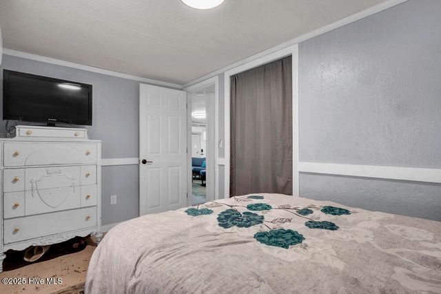 1207 N Topsail Drive, Surf City, NC 28445