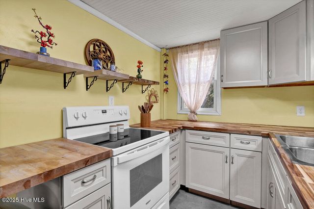 1207 N Topsail Drive, Surf City, NC 28445