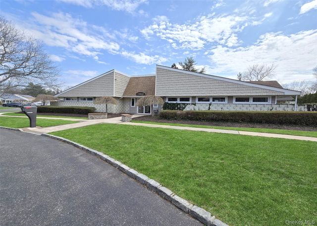 22 Freemont Lane, Coram, NY 11727