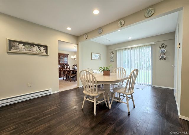 22 Freemont Lane, Coram, NY 11727