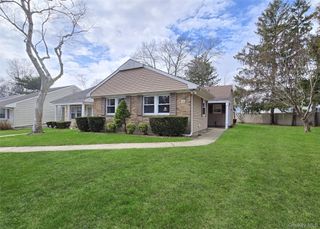 22 Freemont Lane, Coram, NY 11727