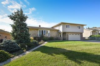 317 Park Drive, Brooklyn Heights, OH 44131