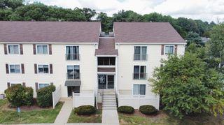 47 Village Brook Ln 14, Natick, MA 01760