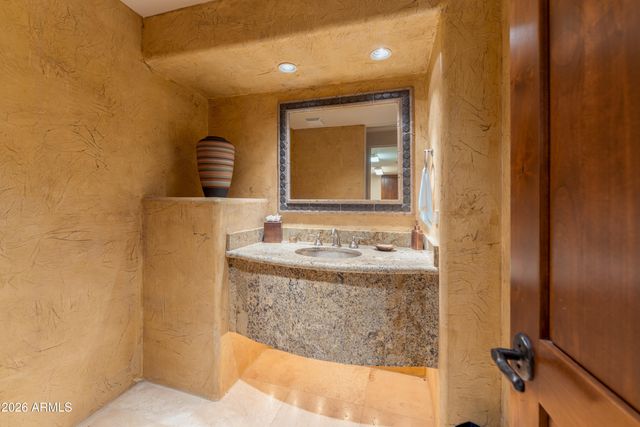 9903 E LOOKOUT MOUNTAIN Drive 45, Scottsdale, AZ 85262