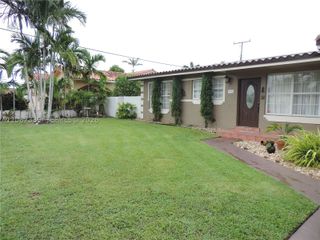 990 W 56th St, Hialeah, FL 33012
