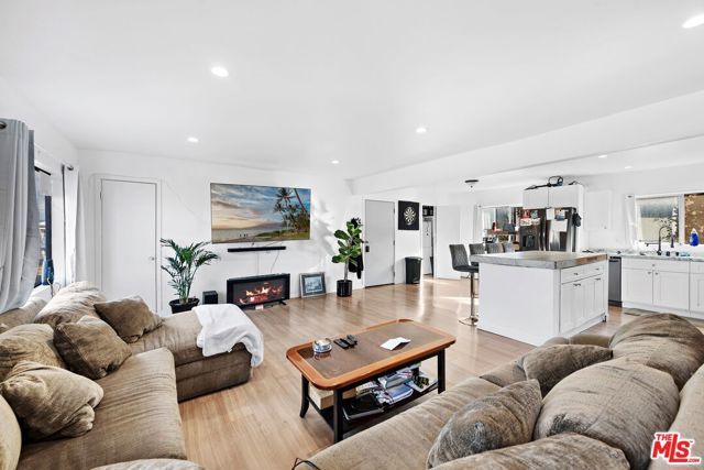 1925 Wallace Avenue, Costa Mesa, CA 92627