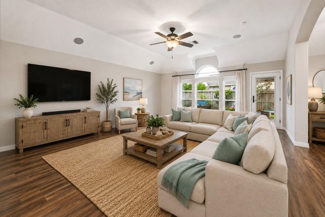 140 Greenridge Circle, League City, TX 77573