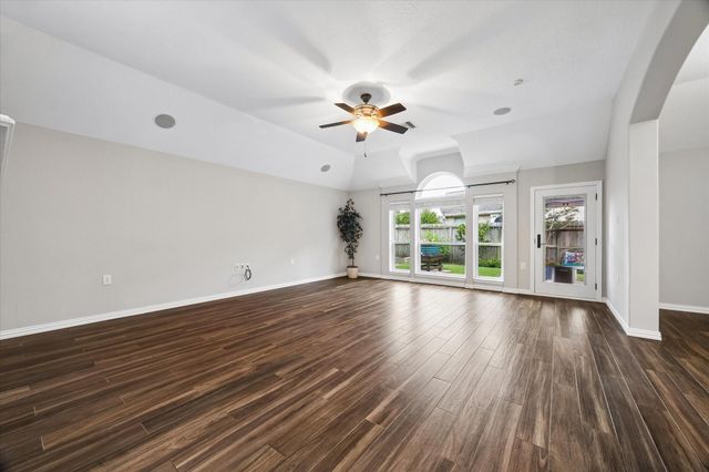 140 Greenridge Circle, League City, TX 77573