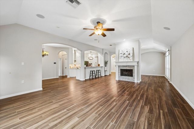 140 Greenridge Circle, League City, TX 77573