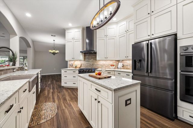 140 Greenridge Circle, League City, TX 77573