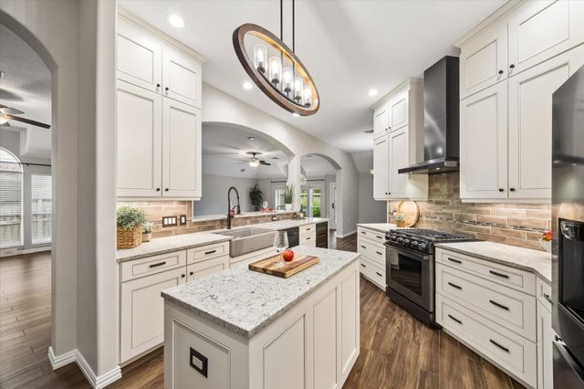 140 Greenridge Circle, League City, TX 77573