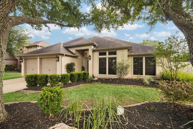 140 Greenridge Circle, League City, TX 77573