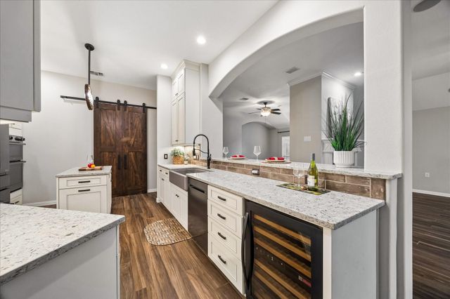 140 Greenridge Circle, League City, TX 77573
