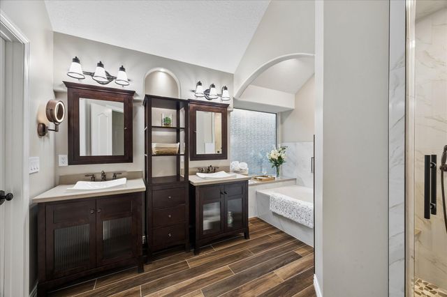 140 Greenridge Circle, League City, TX 77573