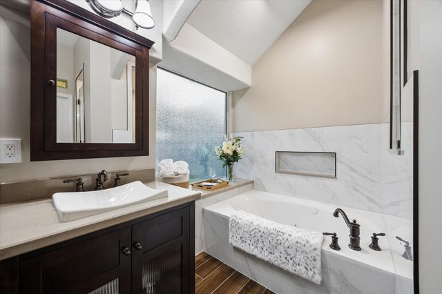 140 Greenridge Circle, League City, TX 77573