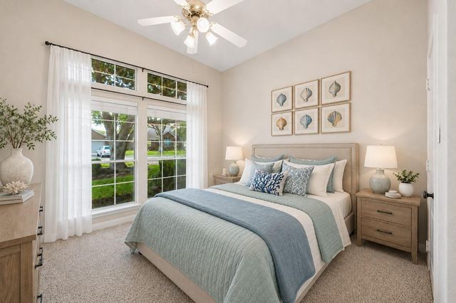 140 Greenridge Circle, League City, TX 77573