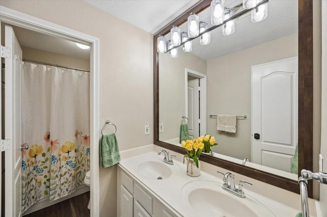 140 Greenridge Circle, League City, TX 77573