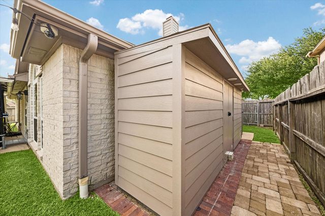 140 Greenridge Circle, League City, TX 77573