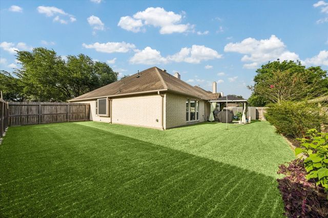 140 Greenridge Circle, League City, TX 77573