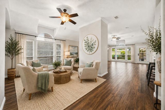 140 Greenridge Circle, League City, TX 77573