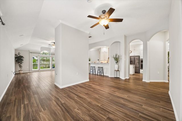 140 Greenridge Circle, League City, TX 77573