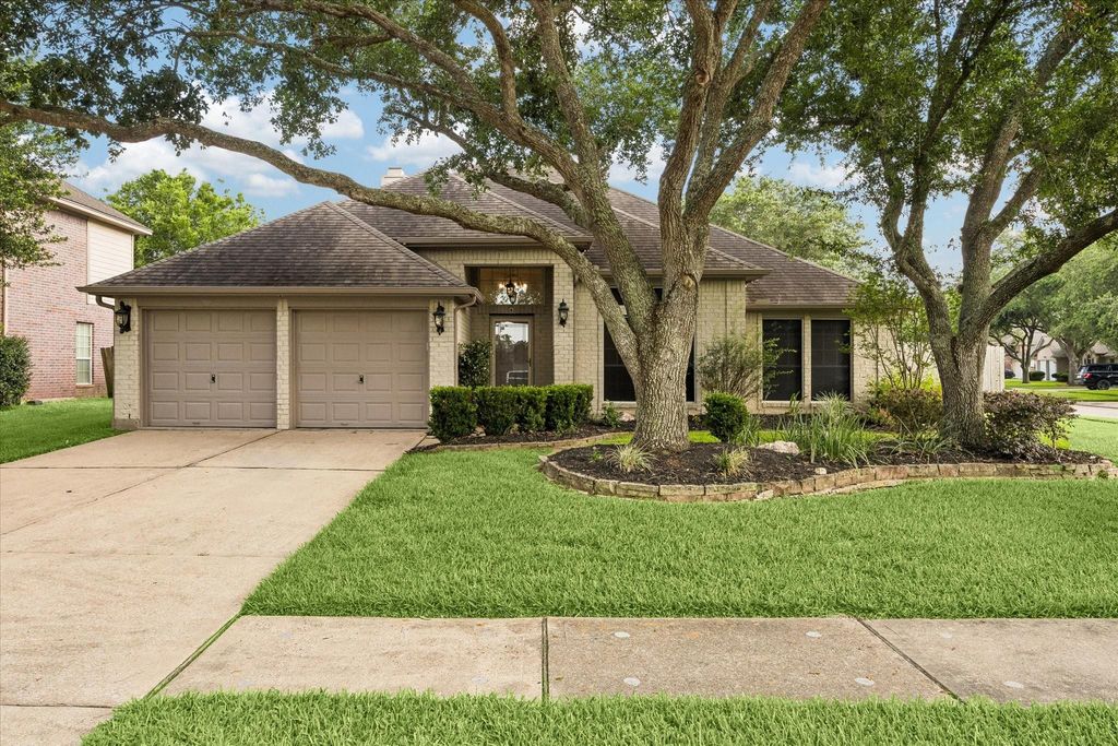 140 Greenridge Circle, League City, TX 77573
