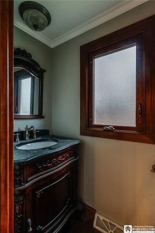 72 Oakbrook Drive, West Seneca, NY 14224