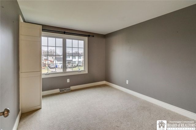 72 Oakbrook Drive, West Seneca, NY 14224