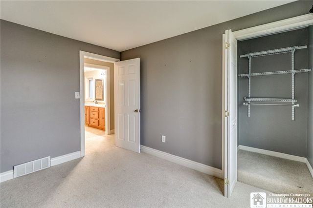 72 Oakbrook Drive, West Seneca, NY 14224