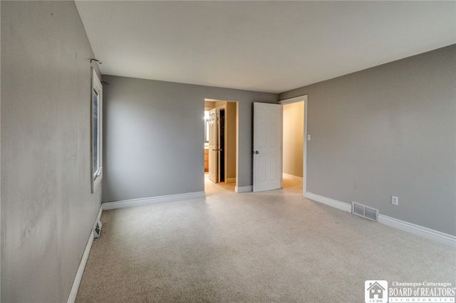 72 Oakbrook Drive, West Seneca, NY 14224