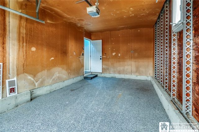 72 Oakbrook Drive, West Seneca, NY 14224