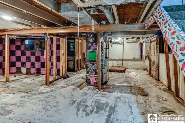 72 Oakbrook Drive, West Seneca, NY 14224