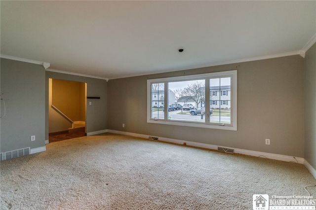 72 Oakbrook Drive, West Seneca, NY 14224