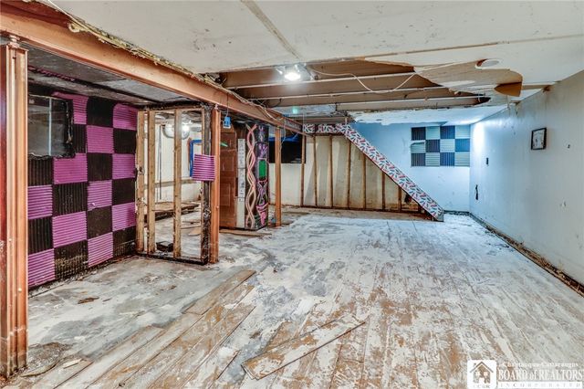 72 Oakbrook Drive, West Seneca, NY 14224