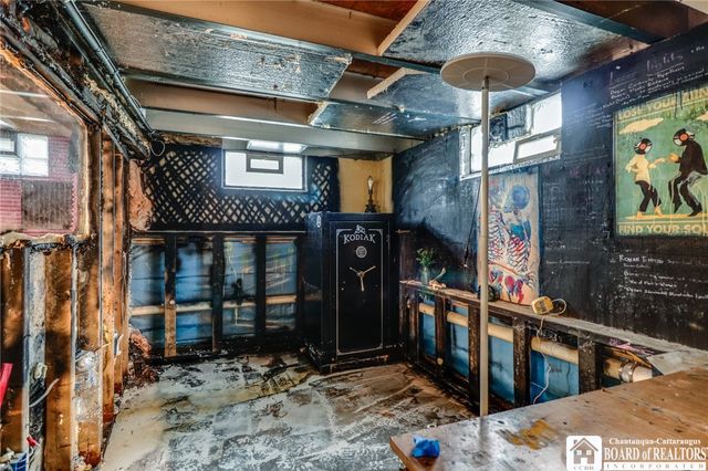 72 Oakbrook Drive, West Seneca, NY 14224