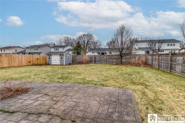 72 Oakbrook Drive, West Seneca, NY 14224