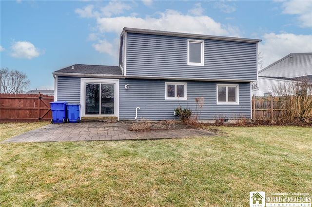 72 Oakbrook Drive, West Seneca, NY 14224