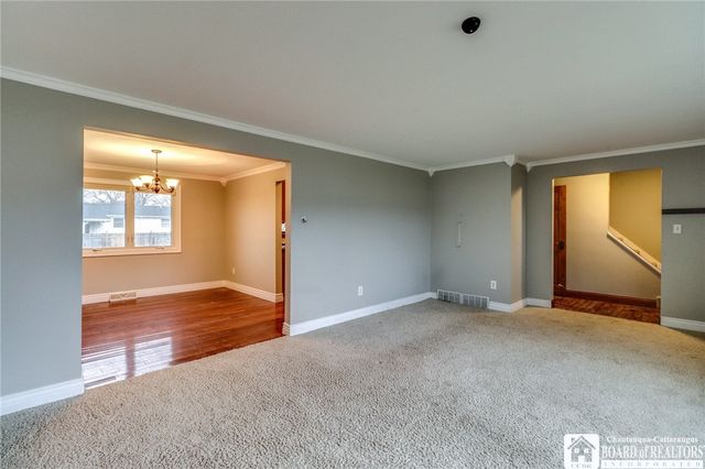 72 Oakbrook Drive, West Seneca, NY 14224