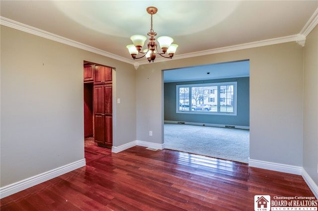 72 Oakbrook Drive, West Seneca, NY 14224