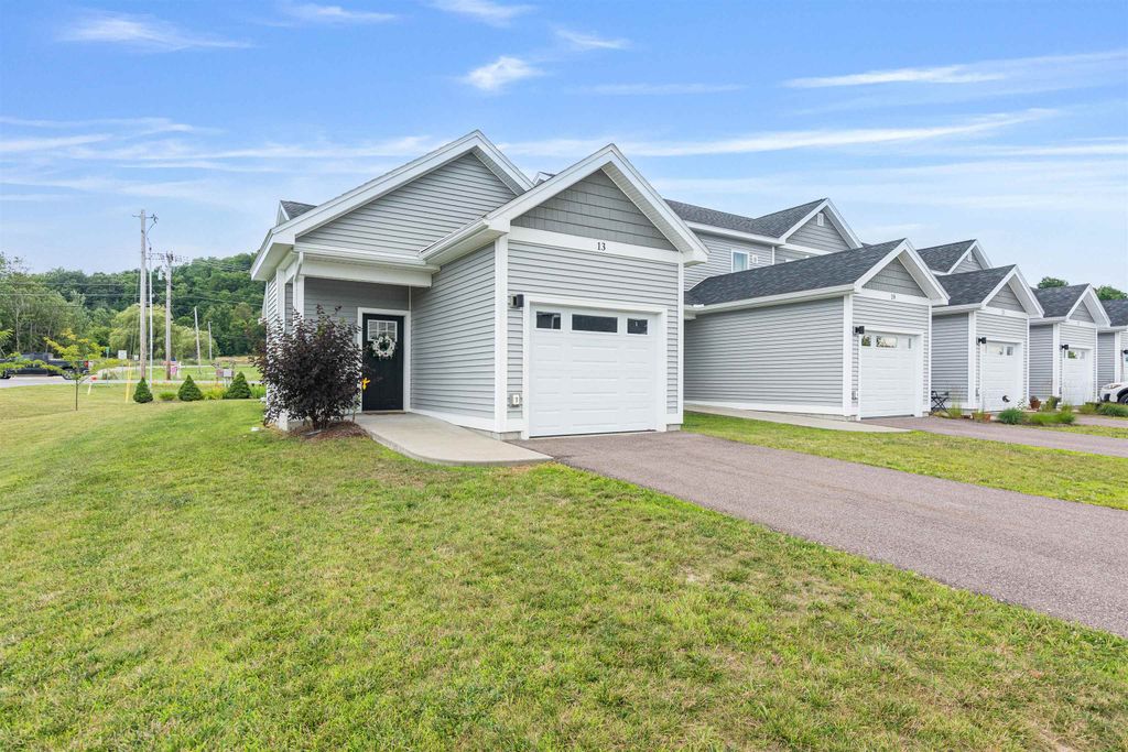 13 Clover Lane, Hinesburg, VT 05461