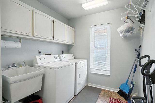 28 SE 12th AVE, Cape Coral, FL 33990