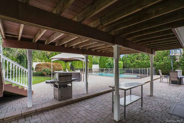 66 Harvest Lane, Commack, NY 11725