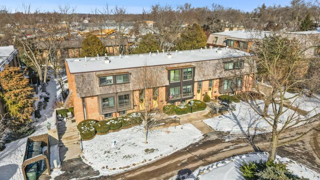 436 W Russell Street 5-436, Barrington, IL 60010