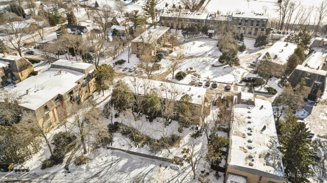 436 W Russell Street 5-436, Barrington, IL 60010