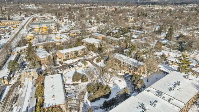 436 W Russell Street 5-436, Barrington, IL 60010