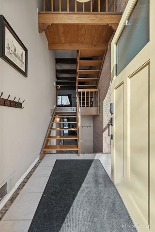 436 W Russell Street 5-436, Barrington, IL 60010