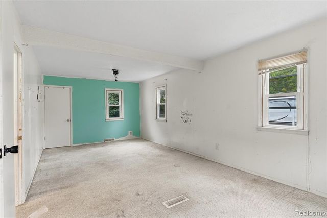 5121 Lippincott Boulevard, Burton, MI 48519