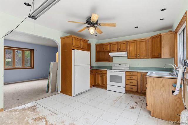 5121 Lippincott Boulevard, Burton, MI 48519