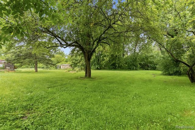 5121 Lippincott Boulevard, Burton, MI 48519