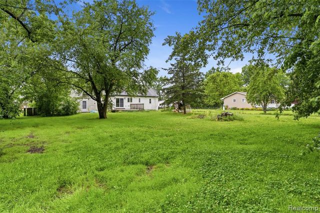 5121 Lippincott Boulevard, Burton, MI 48519